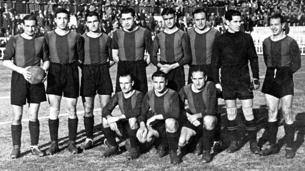 El FC Barcelona de los reaparecidos Raich y Escolà. Arriba, de izquierda a derecha: Vergara, Benito, Anguera, Franco, Llácer, Raich, Nogués y Sospedra. Abajo, mismo orden: Gràcia, Valle y Escolà