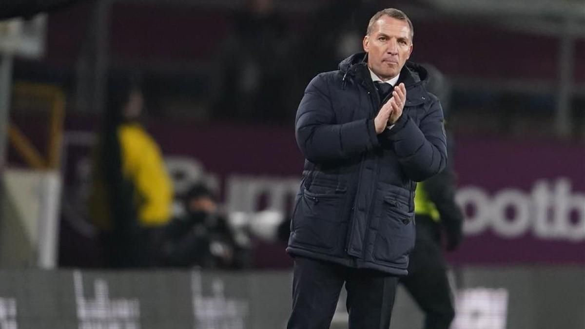 Brendan Rodgers aplaude durante un partido del Leicester City Brendan Rodgers aplaude durante un partido del Leicester City