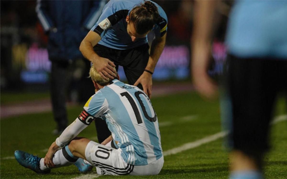 Messi tiene dolores en el pubis Messi tiene dolores en el pubis