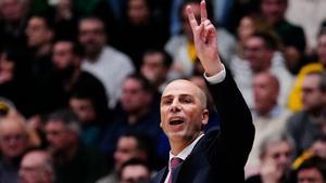El entrenador del Baskonia, Joan Peñarroya, durante el encuentro de cuartos de final de la Copa del Rey