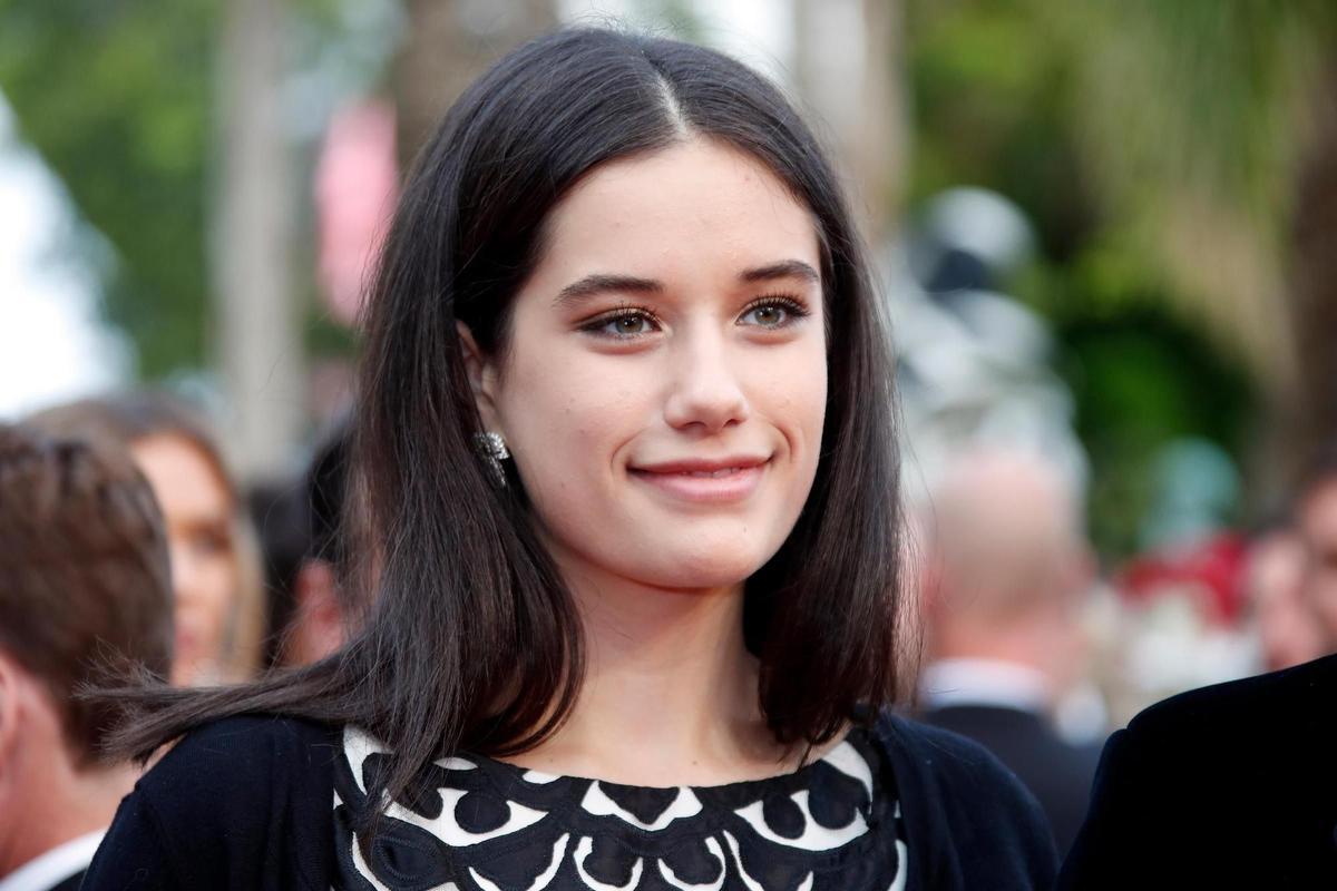La hija de John Travolta debuta en el mundo de la canción