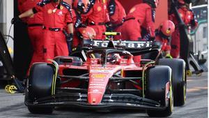 Sainz, tras una parada en el box de Ferrari