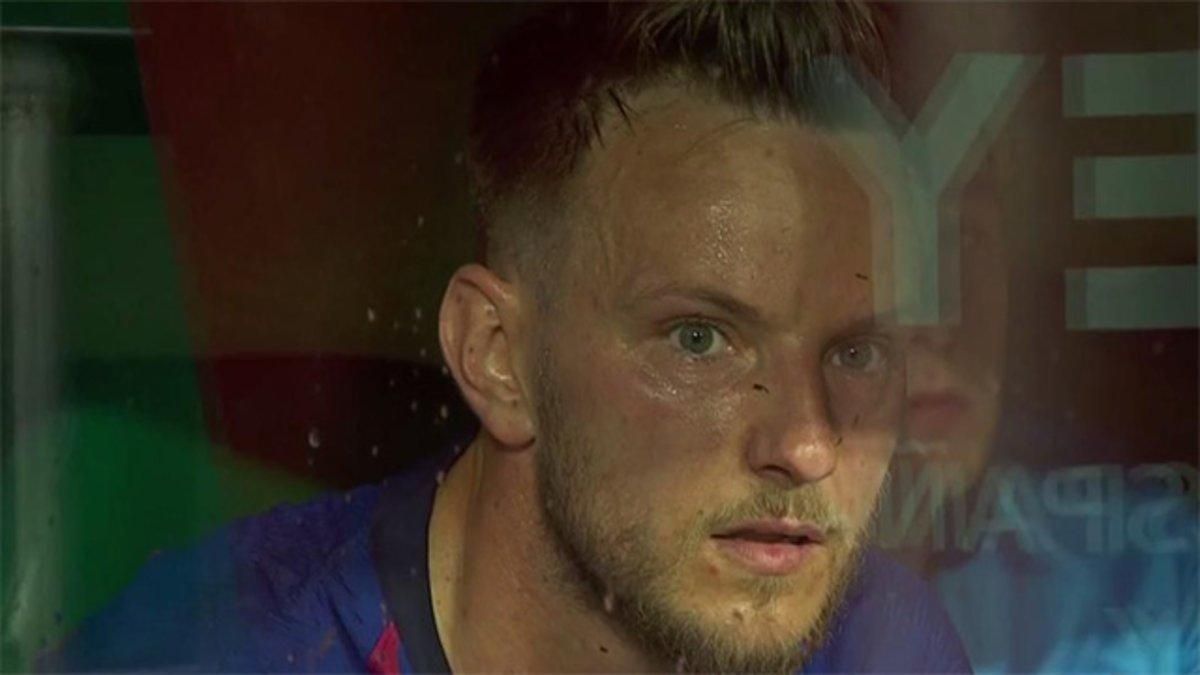 Rakitic, tras ser sustituido en el Villamarín Rakitic, tras ser sustituido en el Villamarín