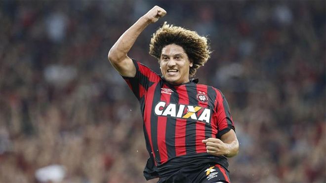 Felipe Gedoz celebra uno de los goles del Paranaense Felipe Gedoz celebra uno de los goles del Paranaense