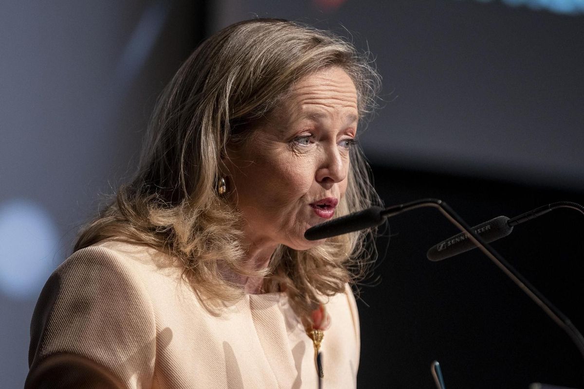La vicepresidenta primera del Gobierno y ministra de Asuntos Económicos y Transformación Digital, Nadia Calviño, inaugura el VIII Encuentro Sernauto en Ifema de Madrid, a 11 de noviembre de 2021, en Madrid (España). La vicepresidenta primera del Gobierno y ministra de Asuntos Económicos y Transformación Digital, Nadia Calviño, inaugura el VIII Encuentro Sernauto en Ifema de Madrid, a 11 de noviembre de 2021, en Madrid (España).