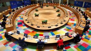 La UE aconseja que se aislen las regiones con más de 500 casos por cada 100.000 habitantes La UE aconseja que se aislen las regiones con más de 500 casos por cada 100.000 habitantes