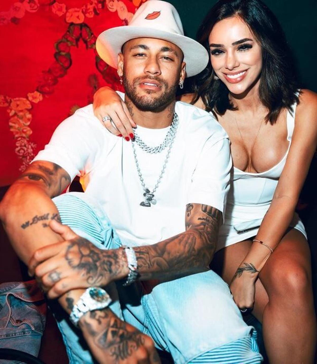 Neymar junyo a su novia, Bruna Biancardi