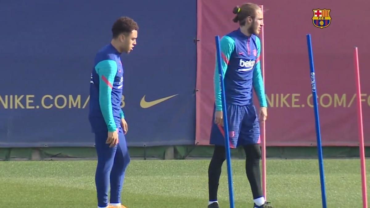 El entrenamiento del Barça con la novedad de Dest para preparar el partido de Copa