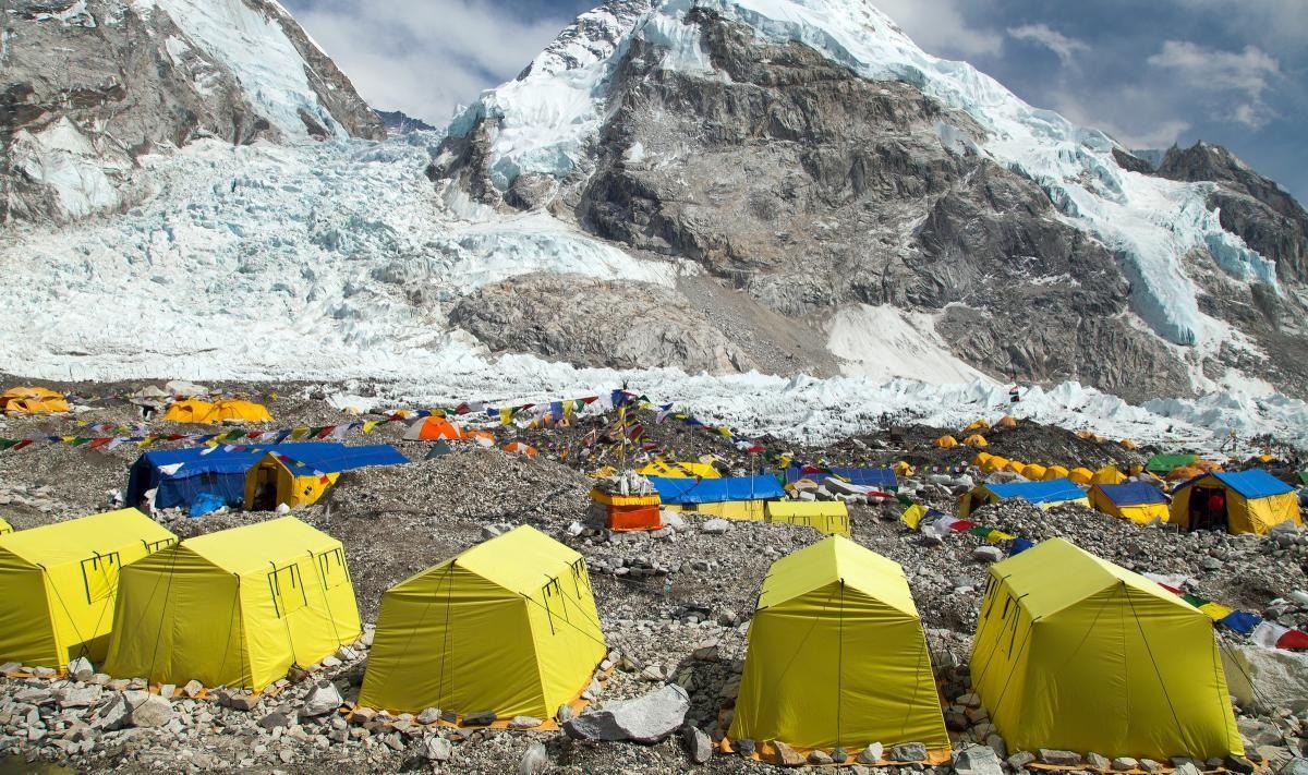 La orina de miles de escaladores está derritiendo un glaciar en el Everest