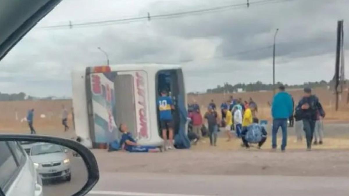 Un muerto y varios heridos en un accidente de autobús de hinchas de Boca