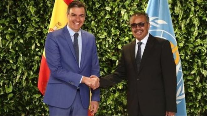 Sánchez muestra su apoyo a la OMS tras reunirse con su director general