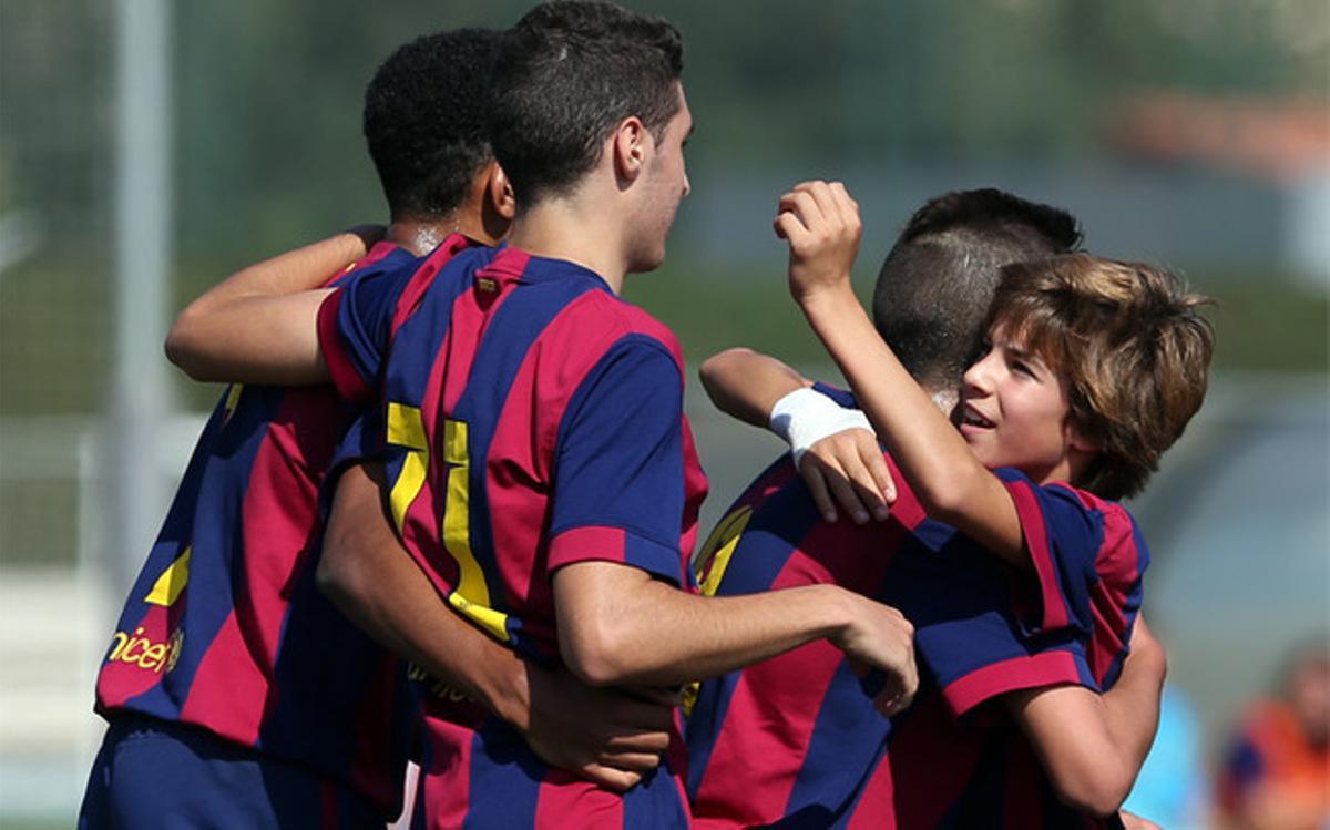 La alegría por el gol reflejada en los jugadores del cadete A del Barça