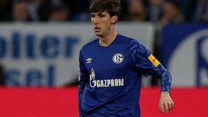 Juan Miranda juega cedido en el Schalke 04 Juan Miranda juega cedido en el Schalke 04