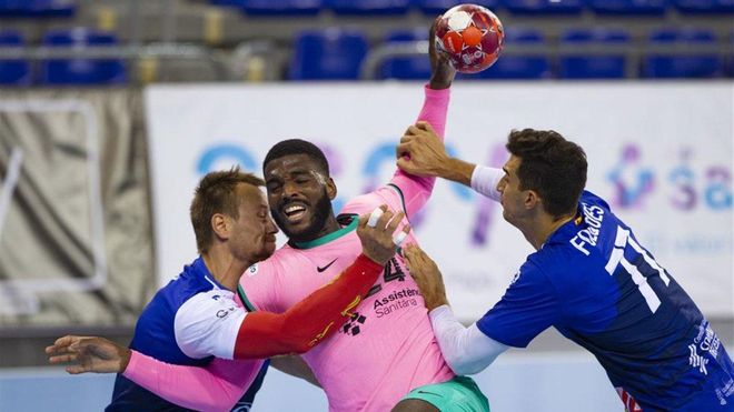 Dika Mem marcó cinco goles en la séptima victoria liguera del Barça Dika Mem marcó cinco goles en la séptima victoria liguera del Barça