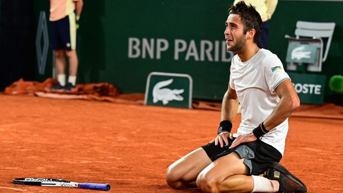 Etcheverry celebra el pase a cuartos en Roland Garros Etcheverry celebra el pase a cuartos en Roland Garros