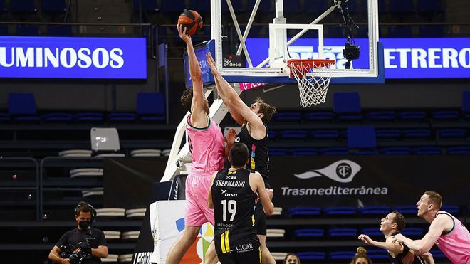 Barça y Tenerife protagonizarán una atractiva semifinal de la Liga Endesa Barça y Tenerife protagonizarán una atractiva semifinal de la Liga Endesa