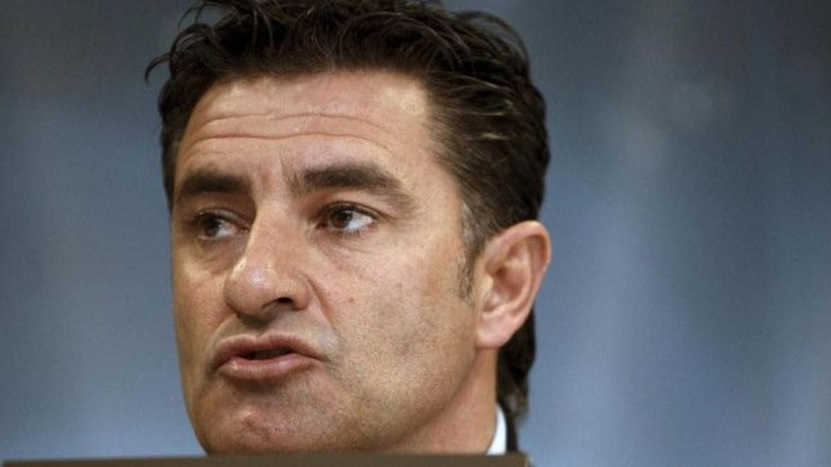 Míchel González atiende una rueda de prensa en una imagen de archivo | EFE Míchel González atiende una rueda de prensa en una imagen de archivo | EFE