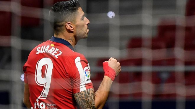 Luis Suárez con la camiseta del Atlético Luis Suárez con la camiseta del Atlético