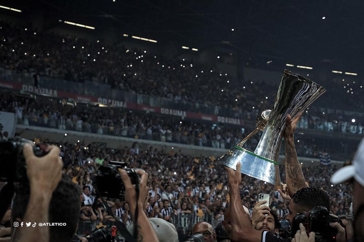 El Atlético Mineiro, con la copa de campeones. El Atlético Mineiro, con la copa de campeones.
