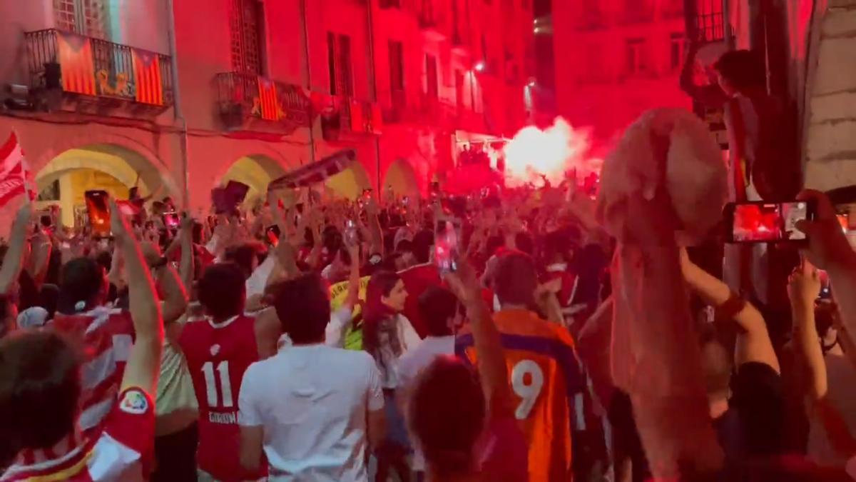 ¡Alegría pura! Girona enloquece con el doble ascenso a Primera de fútbol y baloncesto