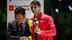 Rafa, con su trofeo de MVP de la Copa Davis 2019 Rafa, con su trofeo de MVP de la Copa Davis 2019