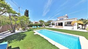 Casas con piscina con precios rebajados en venta en Tarragona.