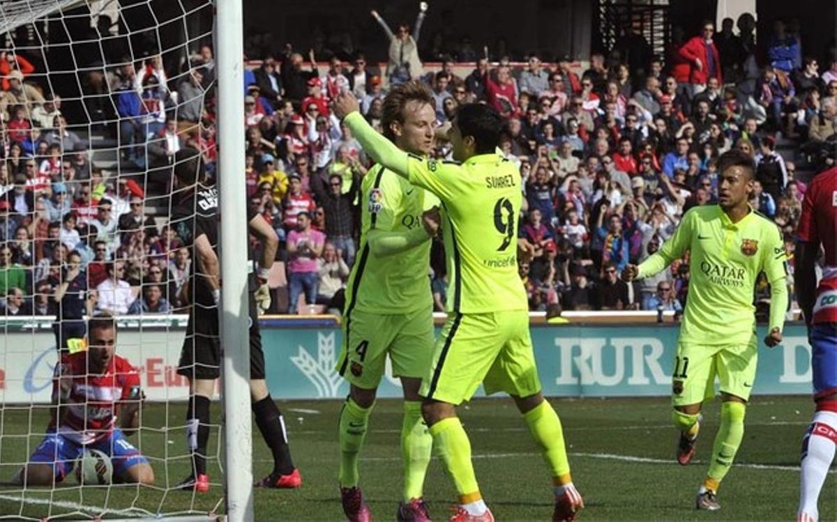 Rakitic y Suárez participaron en los tres goles del Barça en Granada Rakitic y Suárez participaron en los tres goles del Barça en Granada