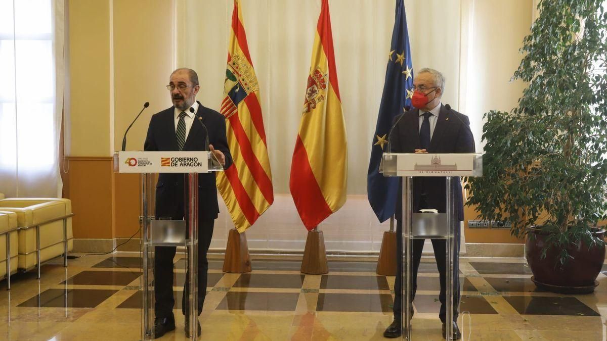 Javier Lambán, presidente de Aragón, a la izquierda junto con Alejandro Blanco, presidente del Comité Olímpico Español. / ANDREEA VORNICU Javier Lambán, presidente de Aragón, a la izquierda junto con Alejandro Blanco, presidente del Comité Olímpico Español. / ANDREEA VORNICU