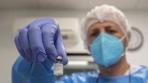 España suma un nuevo récord de contagios por coronavirus en un solo fin de semana: Más de 80.000 España suma un nuevo récord de contagios por coronavirus en un solo fin de semana: Más de 80.000