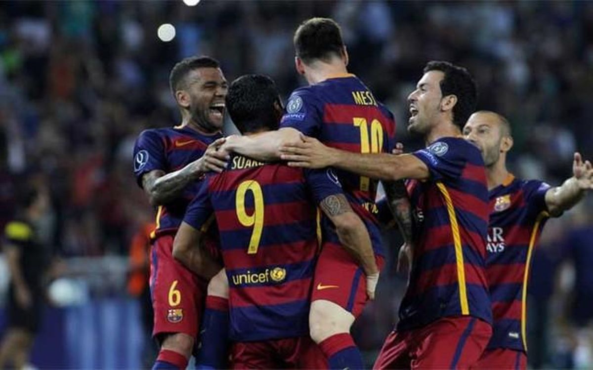 Los jugadores del FC Barcelona celebran uno de sus goles contra el Sevilla en la Supercopa de Europa 2015 Los jugadores del FC Barcelona celebran uno de sus goles contra el Sevilla en la Supercopa de Europa 2015