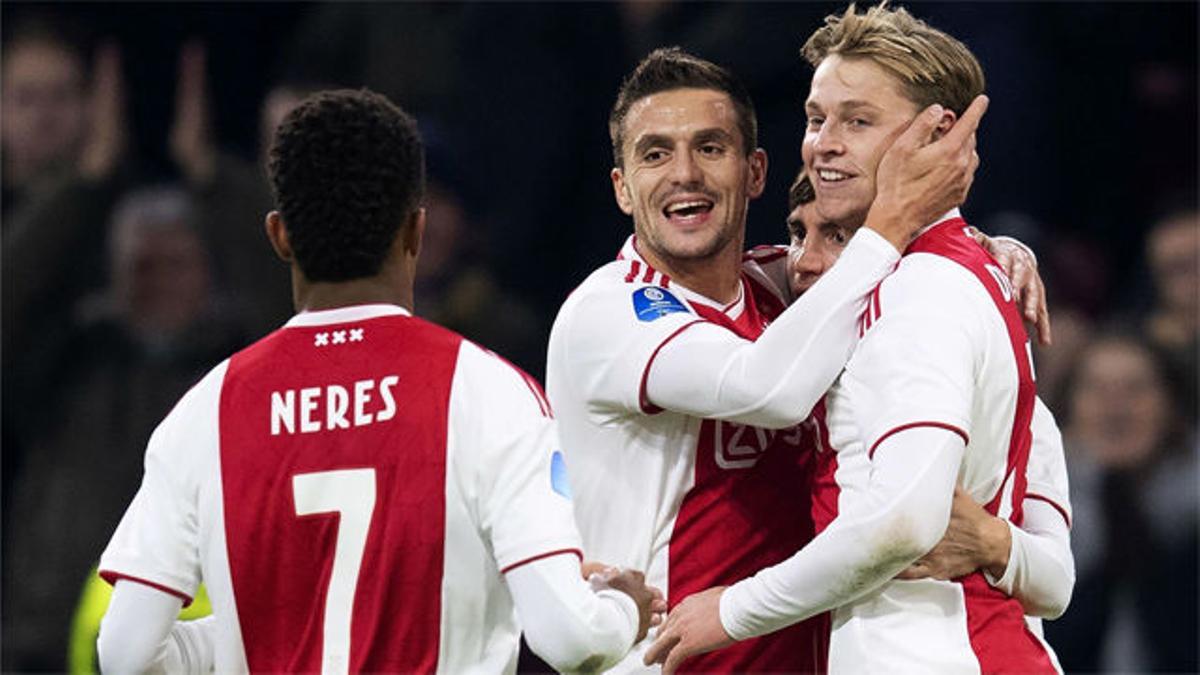Frenkie de Jong anota un gol made in Ajax