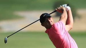 Rory McIlroy arranca como un tiro en Abu Dhabi Rory McIlroy arranca como un tiro en Abu Dhabi