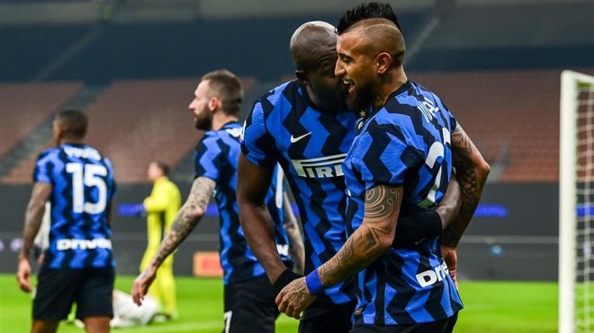 Artur Vidal, con Lukaku, en el partido ante la Juve Artur Vidal, con Lukaku, en el partido ante la Juve
