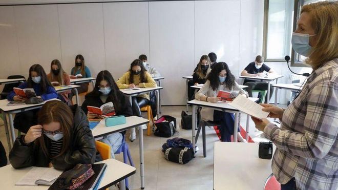 Los estudiantes con beca podrán cobrar la ayuda extra mensual de 100 euros desde septiembre