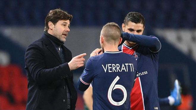 Mauricio Pochettino habla con Verratti e Icardi durante el PSG-Barça Mauricio Pochettino habla con Verratti e Icardi durante el PSG-Barça
