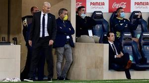Zidane empieza a estar incómodo en el banquillo madridista