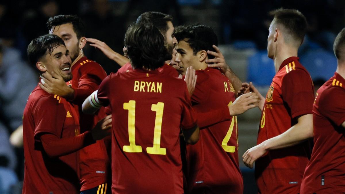 España celebra uno de los goles ante Lituania
