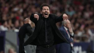 Simeone cree que a Bellingham se le redujeron los espacios sin Joselu