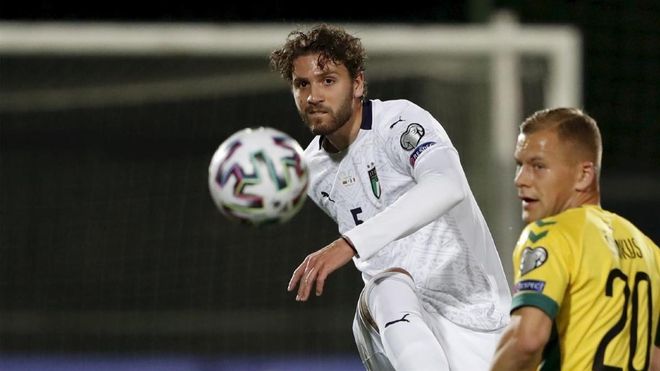 Locatelli, defendiendo la camiseta de la selección italiana Locatelli, defendiendo la camiseta de la selección italiana