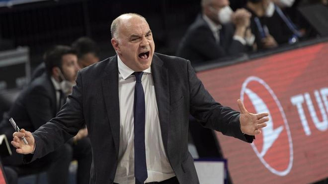 Pablo Laso vivió un agrio debut en los cuartos de final ante el Anadolu Efes Pablo Laso vivió un agrio debut en los cuartos de final ante el Anadolu Efes