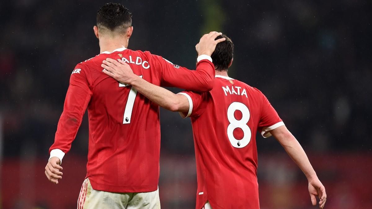 Cristiano y Mata celebran el segundo gol del Manchester United ante el Brentford Cristiano y Mata celebran el segundo gol del Manchester United ante el Brentford
