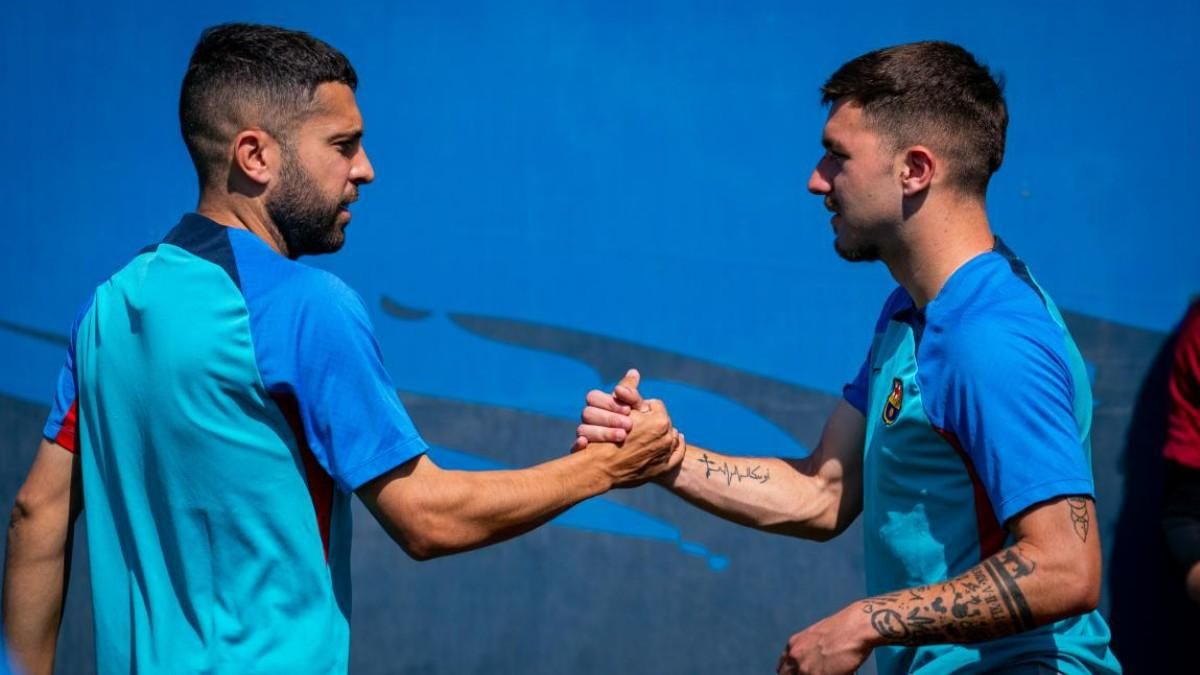 جوردي ألبا يتدرب مع فريق برشلونة الثاني قبل المشاركة في دوري الأمم الأوروبية