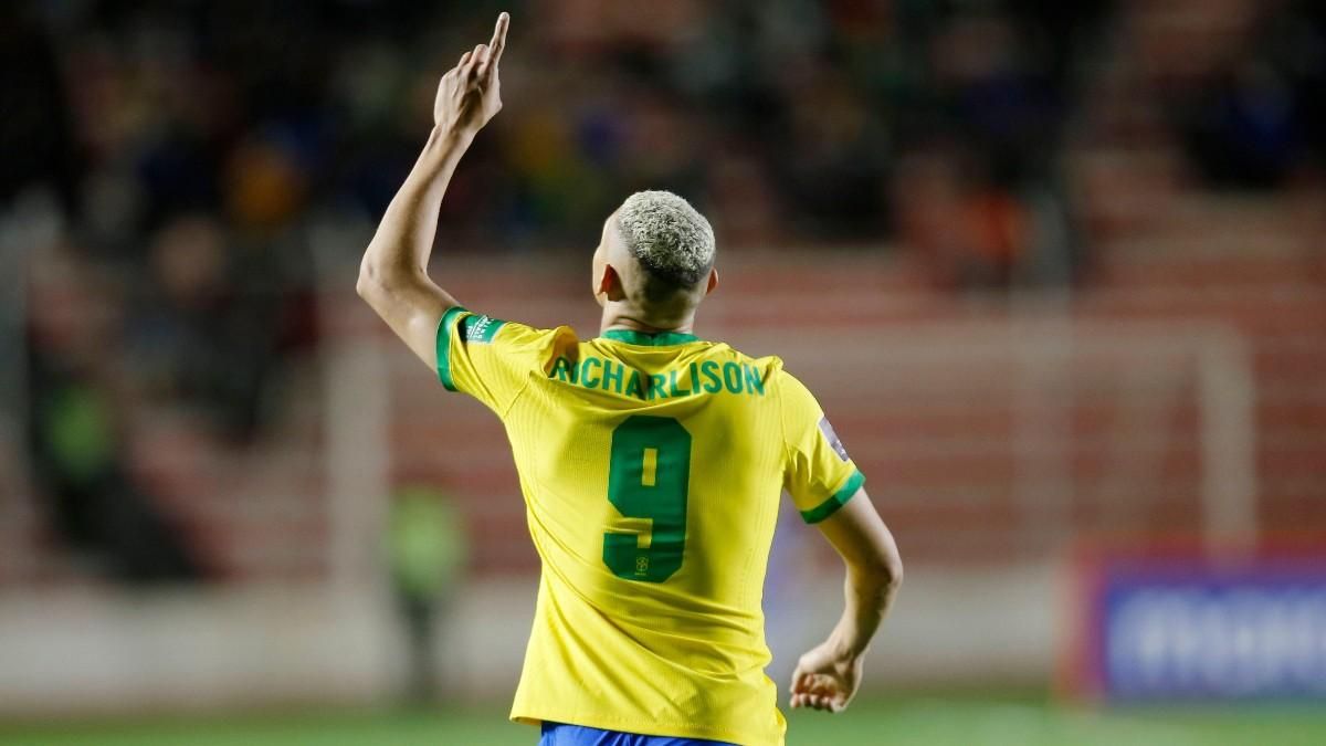 Richarlison celebrando su primer doblete con Brasil Richarlison celebrando su primer doblete con Brasil