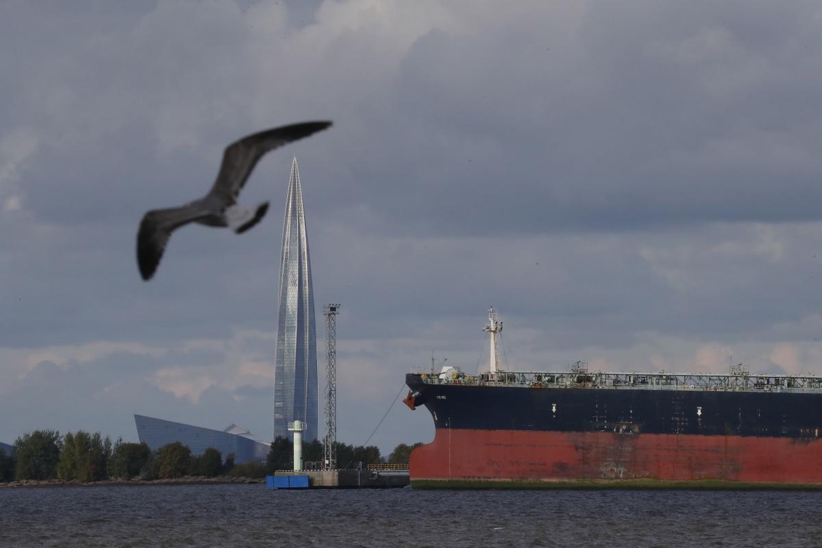 El G7 acuerda también tope de 60 dólares al barril de crudo ruso como la UE El G7 acuerda también tope de 60 dólares al barril de crudo ruso como la UE