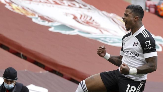 Lemina celebrando su gol en Anfield Lemina celebrando su gol en Anfield