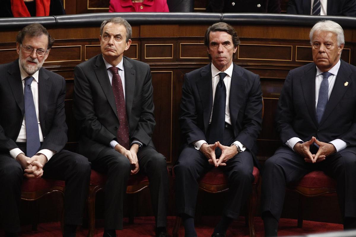 Archivo - Los ex presidentes del Gobierno Mariano Rajoy, José Luis Rodríguez Zapatero, José María Aznar y Felipe González en el acto conmemorativo del 40º aniversario de la Constitución de 1978.