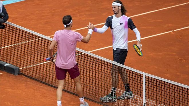 El tenista sudafricano Lloyd Harris celebra su victoria ante el búlgaro Grigor Dimitrov El tenista sudafricano Lloyd Harris celebra su victoria ante el búlgaro Grigor Dimitrov