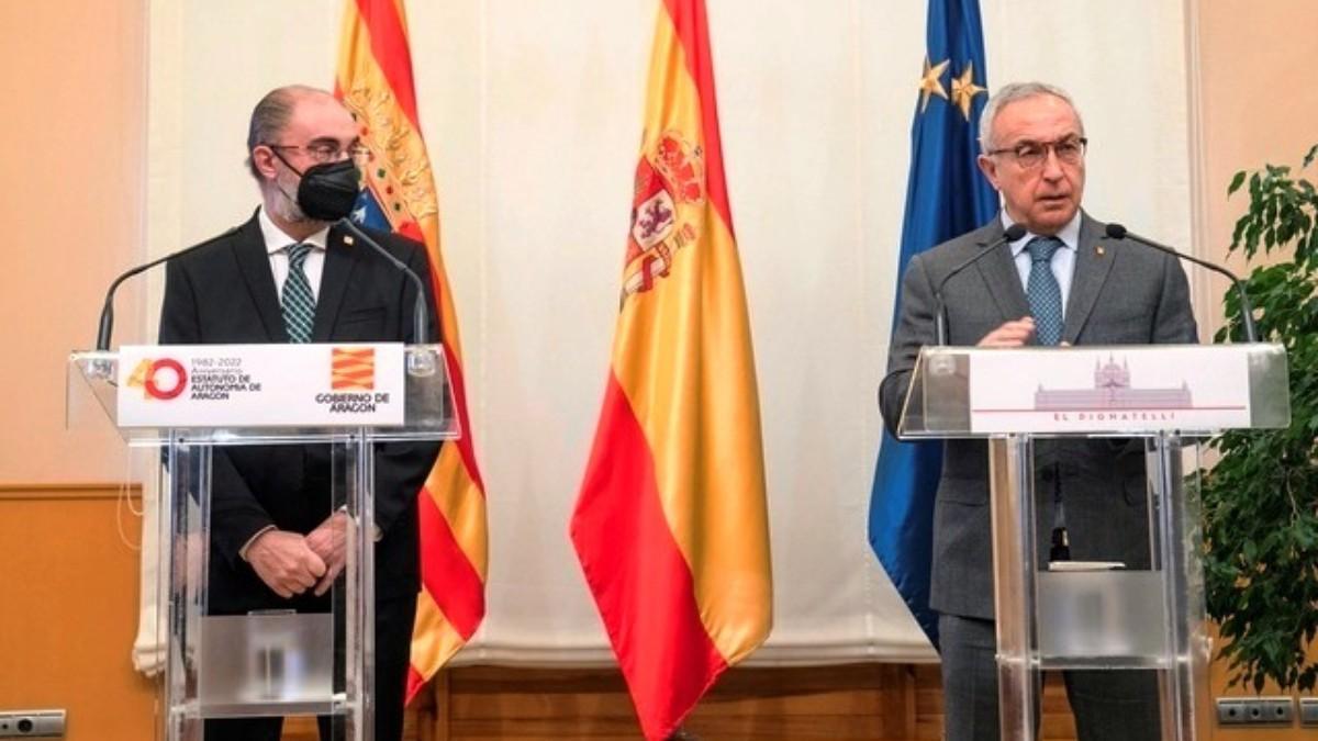 El presidente del Comité Olímpico Español (COE), Alejandro Blanco, junto a Javier Lambán