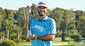 Max Homa, con el trofeo de vencedor. Max Homa, con el trofeo de vencedor.