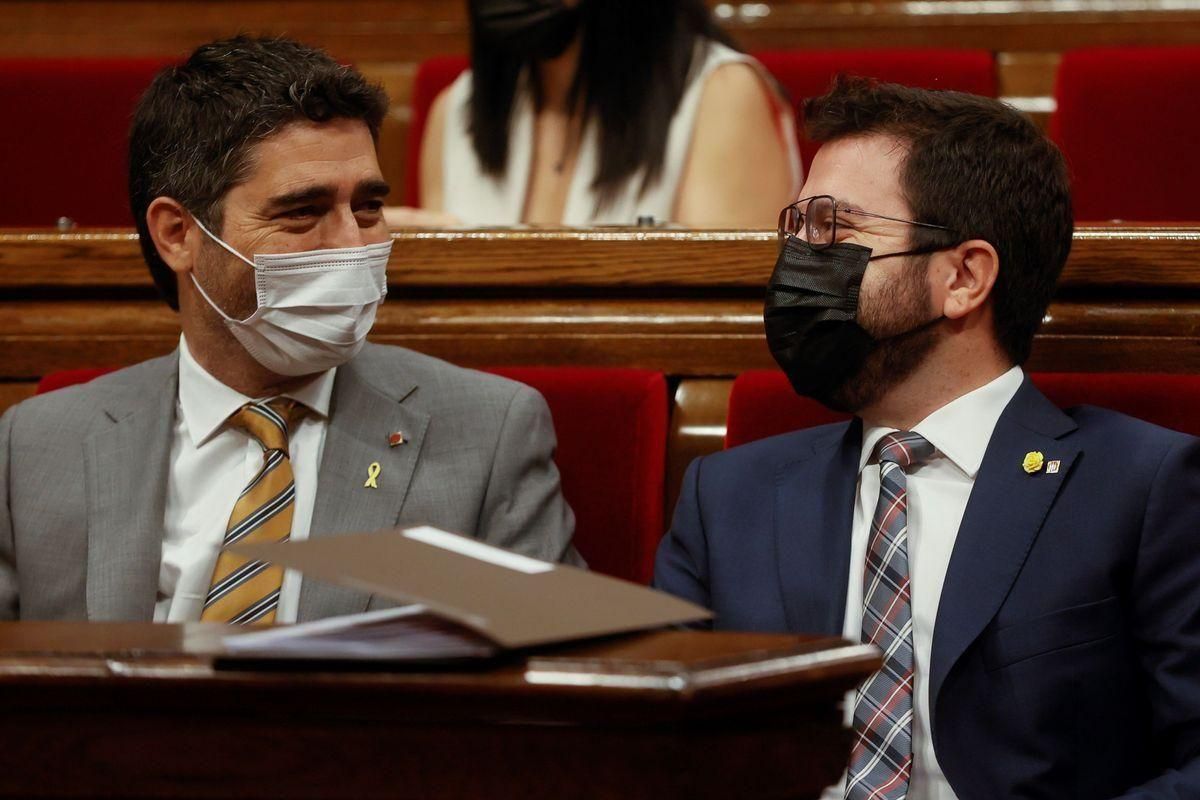 Puigneró y Aragonès, en el Parlament. Puigneró y Aragonès, en el Parlament.